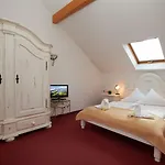 Erbgericht 3*
